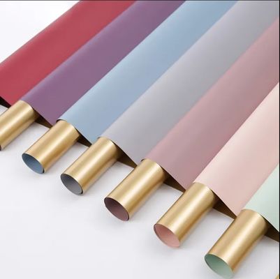 شراء 64X34X0.36 سم حاسة يدية جيدة ورق تغليف زهور بلاستيكي مزدوج الجوانب مع الذهب تصنيع عبر الإنترنت