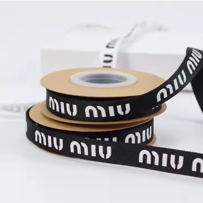 شراء طباعة شعار مخصصة 13mm Grosgrain Ribbon Roll في الأبيض الأسود للزهور الزجاجة online manufacture