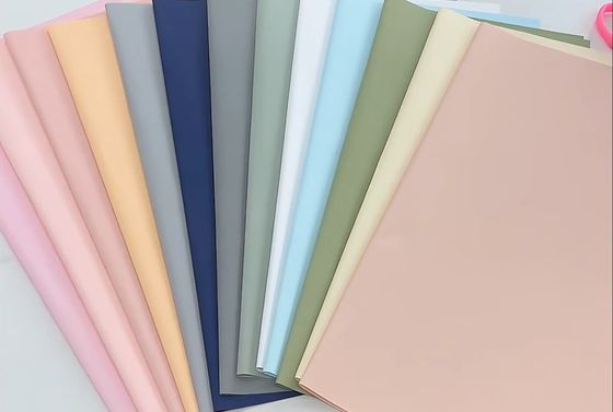 شراء 2024 Sinowrap تصاميم الأزياء الكورية مكبلة الورق البلاستيكي غير الشفاف للزهور تصنيع عبر الإنترنت