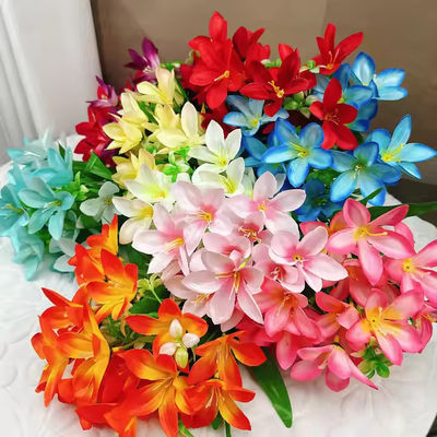 شراء الشركات المصنعة بيع مباشر زهرة الزنبق الاصطناعي بائع ساخن الديكور المنزلي حفل الزفاف زهرة مزيفة تصنيع عبر الإنترنت