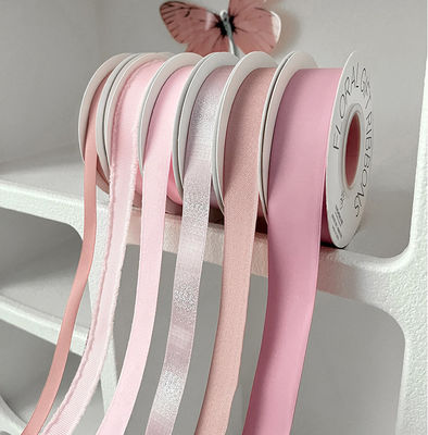 شراء تغليف إكسسوارات الشعر وتغليف الهدايا بتصميم زهور الذاكرة الوردية مع باقة يدوية الصنع تصنيع عبر الإنترنت