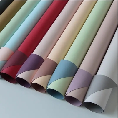 سعر جيد 58CM * 58CM مخصص ورق تغليف مضاد للماء صندوق هدية التعبئة والتغليف للزهرة الطازجة الانترنت